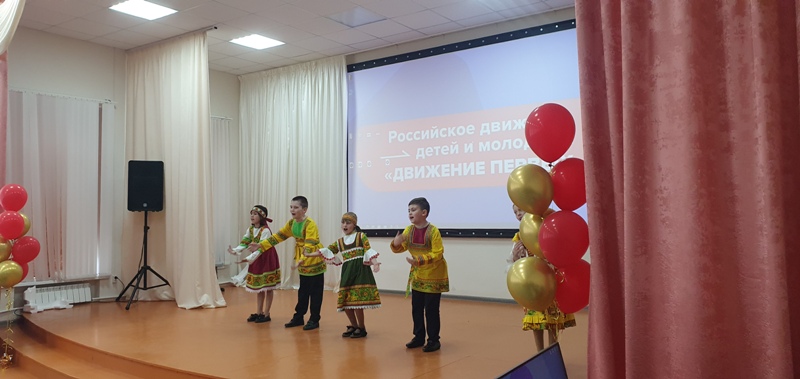 Сегодня на базе Комсомольской средней школы №1 прошел первый районный слет Российского движения детей и молодёжи «Движение первых»